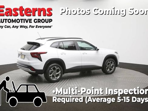 Used 2025 Chevrolet Trax LT FWD image 42