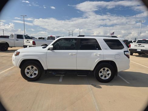 Used 2022 Toyota 4Runner SR5 Premium w/ Moonroof Package AWD/4WD image 7