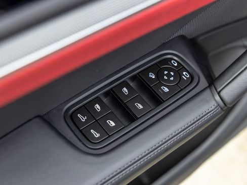 Certified 2025 Porsche Cayenne Coupe AWD/4WD image 23