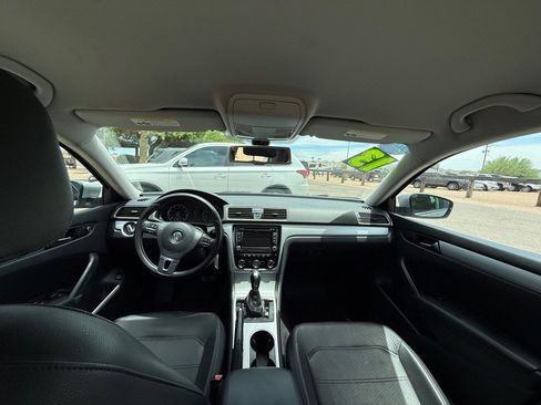 Used 2013 Volkswagen Passat 2.5 SE FWD image 16