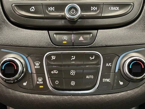 Used 2021 Chevrolet Malibu LT image 36