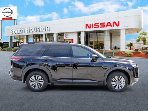 New 2026 Nissan Pathfinder SV w/ SV Premium Package FWD image 5