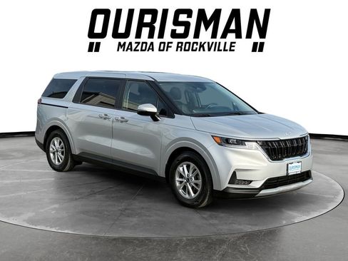 Used 2022 Kia Carnival LX image 1