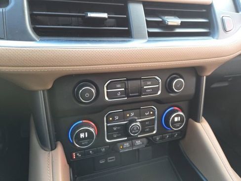 Used 2021 Chevrolet Suburban Premier w/ Premium Package image 16