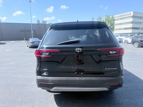 Used 2025 Toyota Grand Highlander AWD image 4
