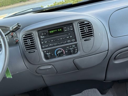 Used 2001 Ford F150 XLT image 5