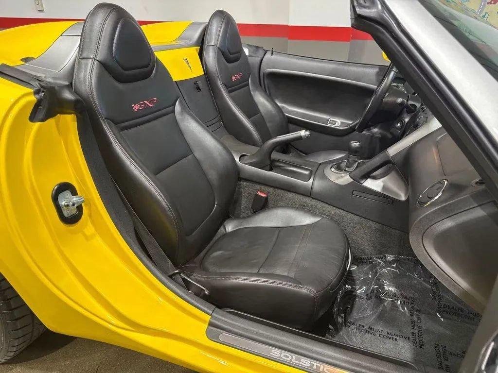 Used 2007 Pontiac Solstice GXP w/ Premium Package RWD image 16