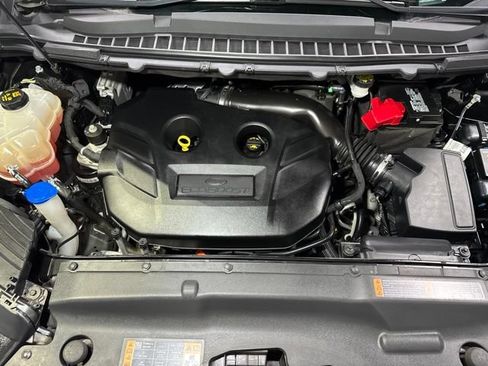 Used 2018 Ford Edge SE FWD image 6