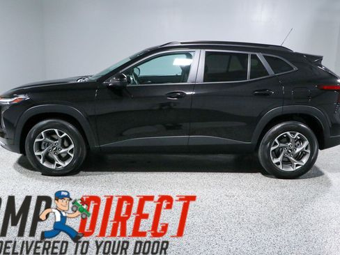 Used 2025 Chevrolet Trax LT w/ LT Convenience Package FWD image 10