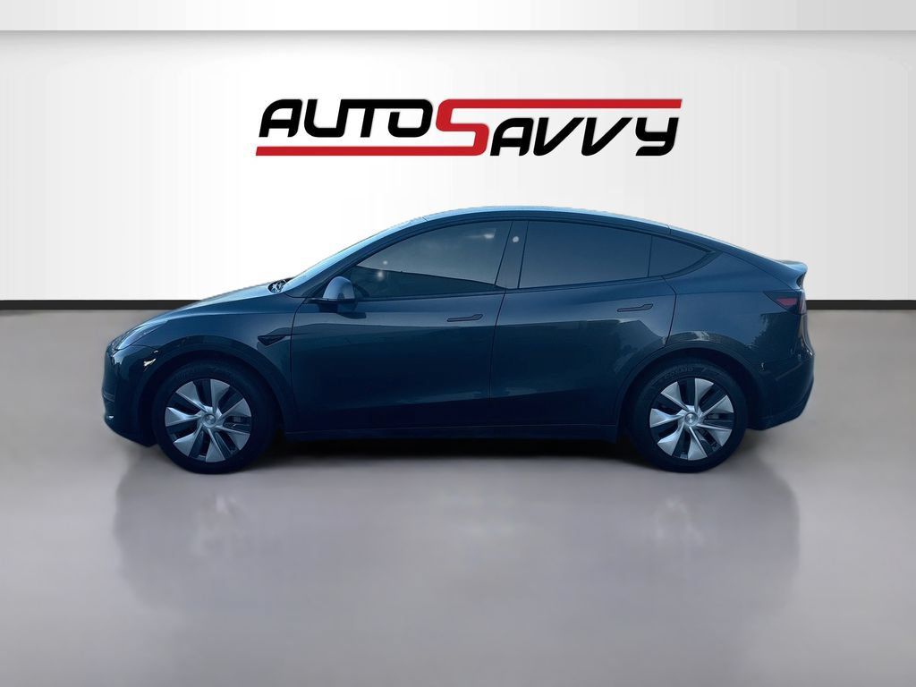 Used 2025 Tesla Model Y Long Range RWD image 4
