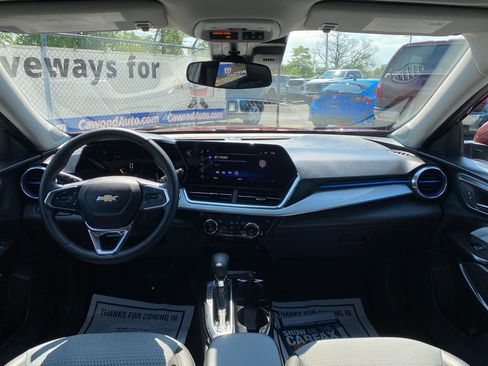 Used 2025 Chevrolet Trax LT w/ LT Convenience Package FWD image 17