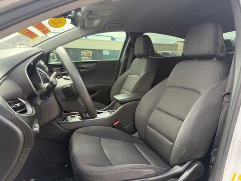 Used 2021 Chevrolet Malibu LS FWD image 18