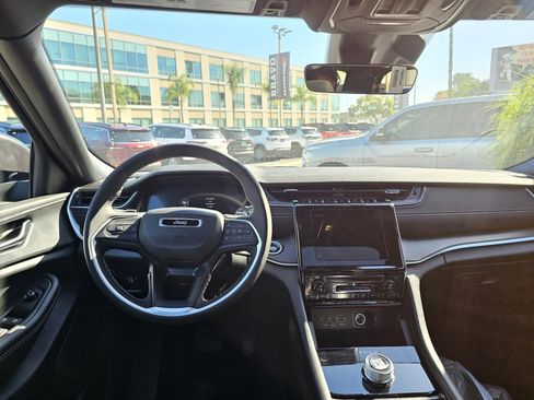 New 2025 Jeep Grand Cherokee L Laredo image 27