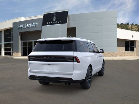 New 2026 Lincoln Navigator Reserve AWD/4WD image 8