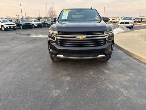 Used 2024 Chevrolet Suburban LT image 3
