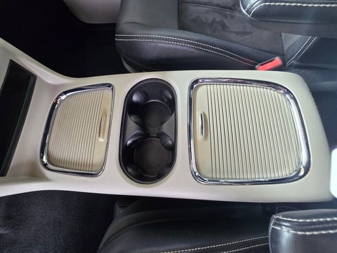 Used 2020 Dodge Grand Caravan SXT image 76