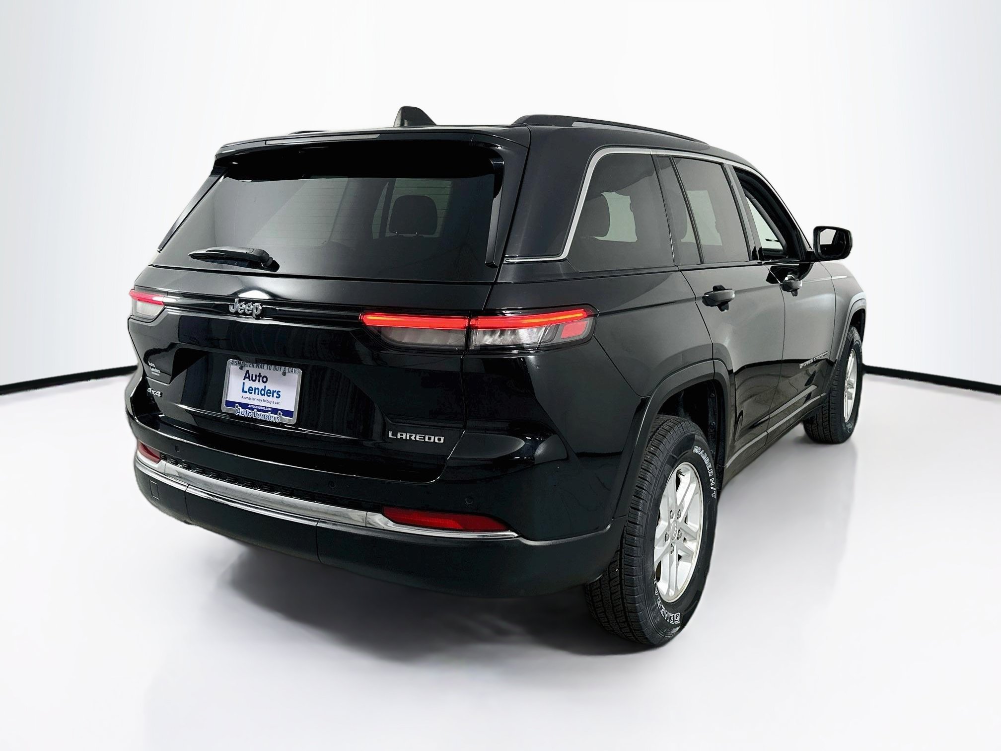 Used 2023 Jeep Grand Cherokee Laredo AWD/4WD image 5