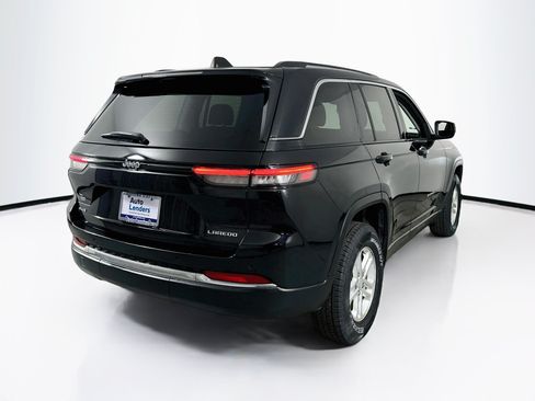 Used 2023 Jeep Grand Cherokee Laredo AWD/4WD image 5