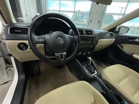 Used 2011 Volkswagen Jetta SE FWD image 13