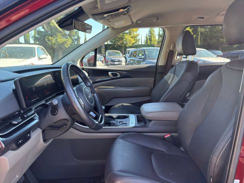 Used 2026 Kia Carnival FWD image 24