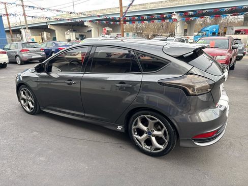 Used 2017 Ford Focus ST image 7