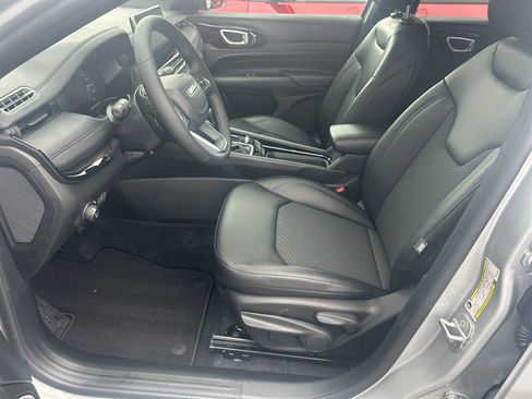 New 2026 Jeep Compass Latitude image 11