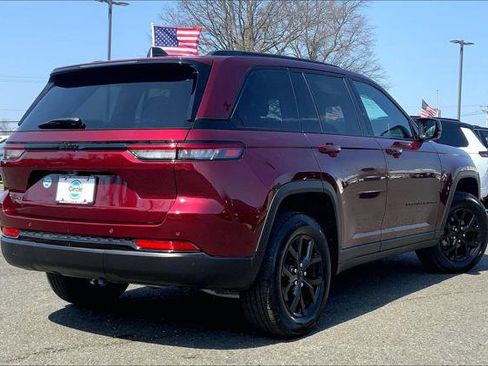 Certified 2025 Jeep Grand Cherokee Altitude AWD/4WD image 12