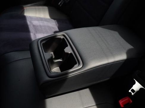 Used 2016 Toyota Camry XSE FWD image 31
