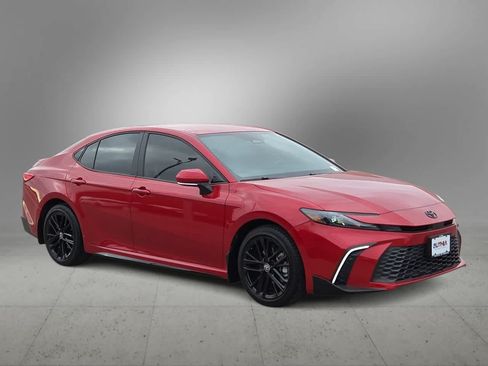 Used 2026 Toyota Camry SE w/ Convenience Package FWD image 2