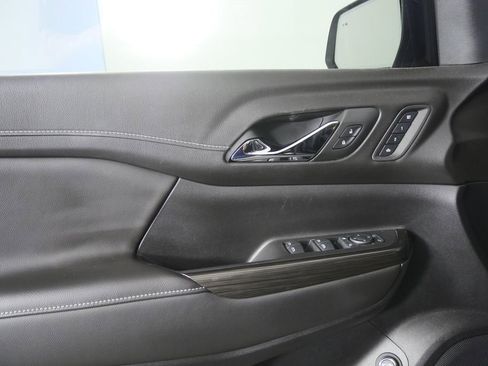 Used 2023 GMC Acadia SLT w/ Technology Package FWD image 8