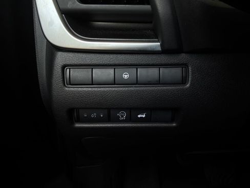 Used 2025 Nissan Rogue SV FWD image 22