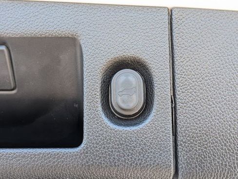 Used 2020 Cadillac Escalade Platinum image 38