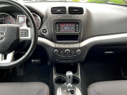 Used 2013 Dodge Journey SXT w/ Flexible Seating Group image 21