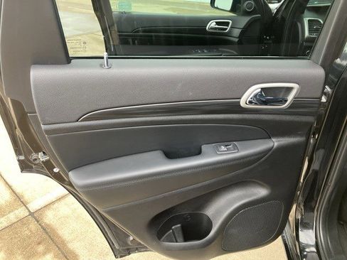 Certified 2022 Jeep Grand Cherokee Laredo X image 20