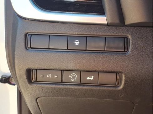 Used 2026 Nissan Rogue SL FWD image 15