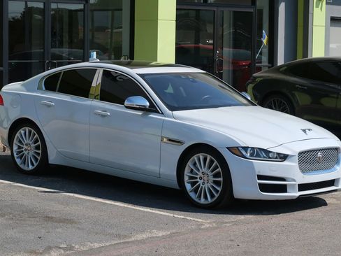 Used 2017 Jaguar XE First Edition image 4
