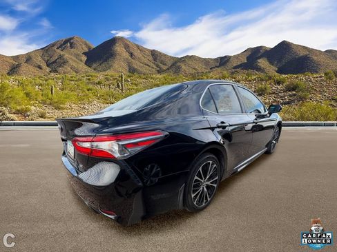 Used 2018 Toyota Camry SE w/ Moonroof Package FWD image 4