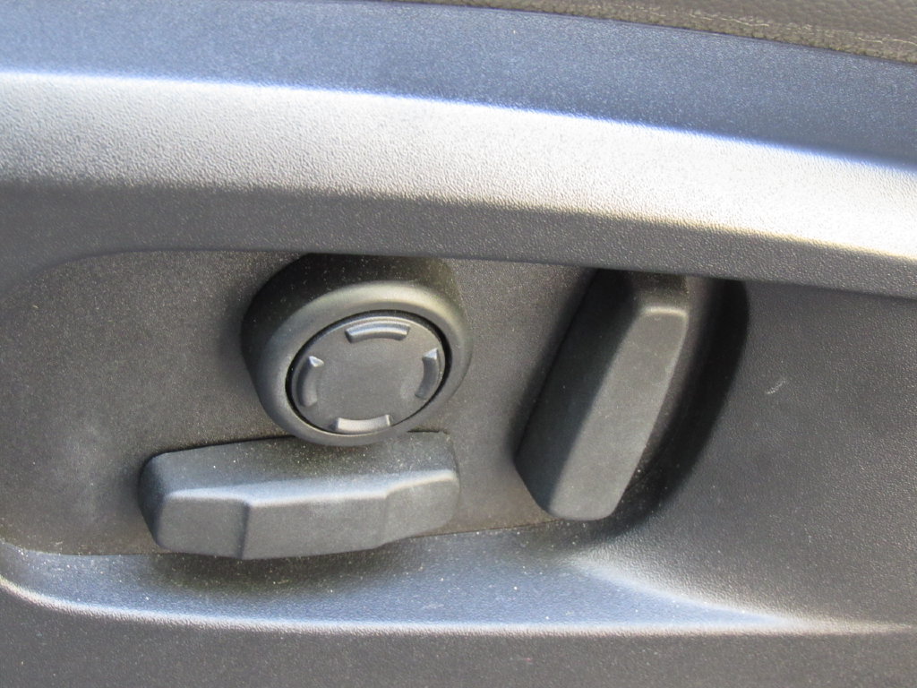 Used 2024 Land Rover Defender 110 S AWD/4WD image 11