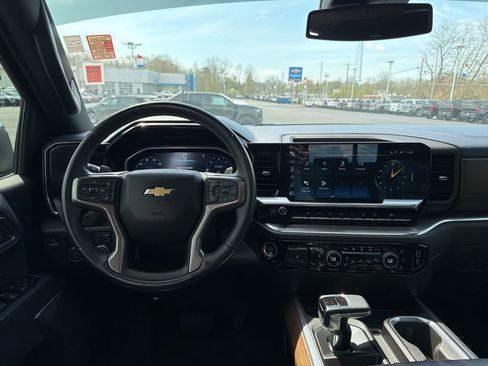 Used 2023 Chevrolet Silverado 1500 High Country w/ Z71 Off-Road Package AWD/4WD image 11