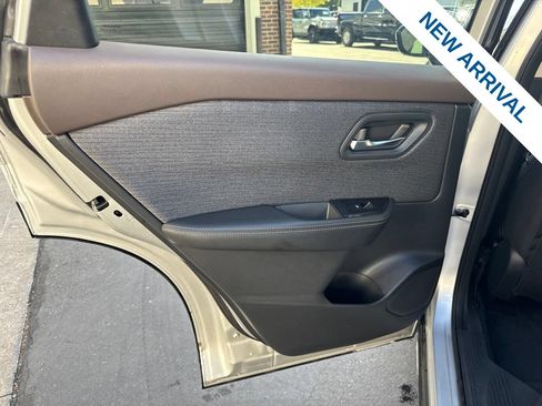 Used 2021 Nissan Rogue SV AWD/4WD image 15