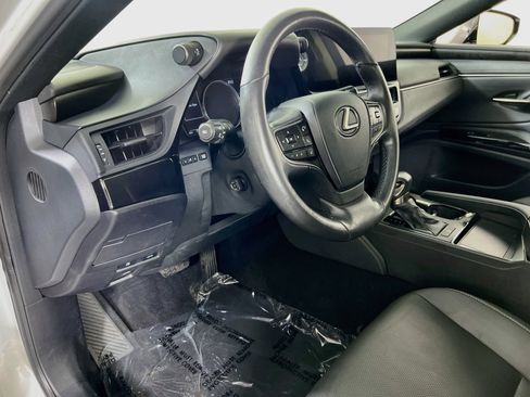 Used 2024 Lexus ES 350 w/ Premium Package FWD image 9