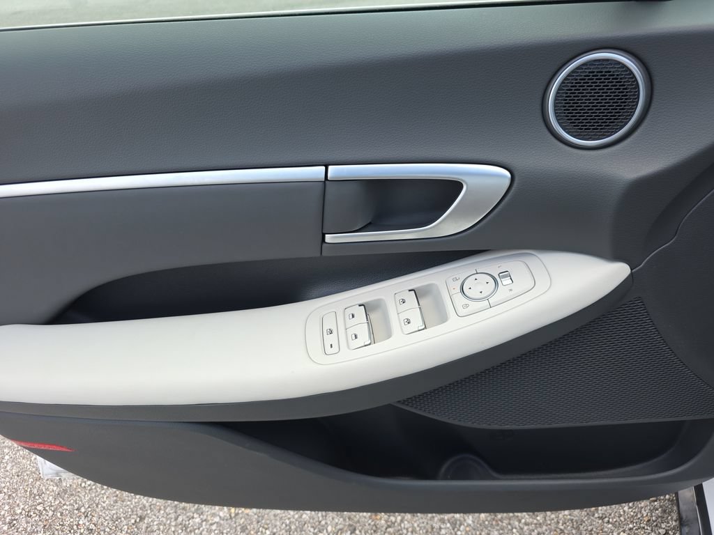 New 2026 Hyundai Sonata SEL FWD image 17