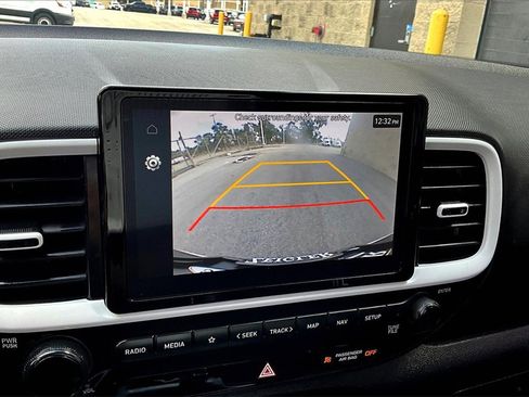 Used 2023 Hyundai Venue Limited image 20