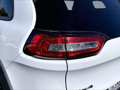 Certified 2016 Jeep Cherokee Trailhawk w/ Leather Interior Group AWD/4WD image 32