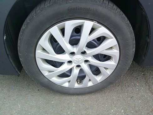 Used 2017 Toyota Corolla LE image 10