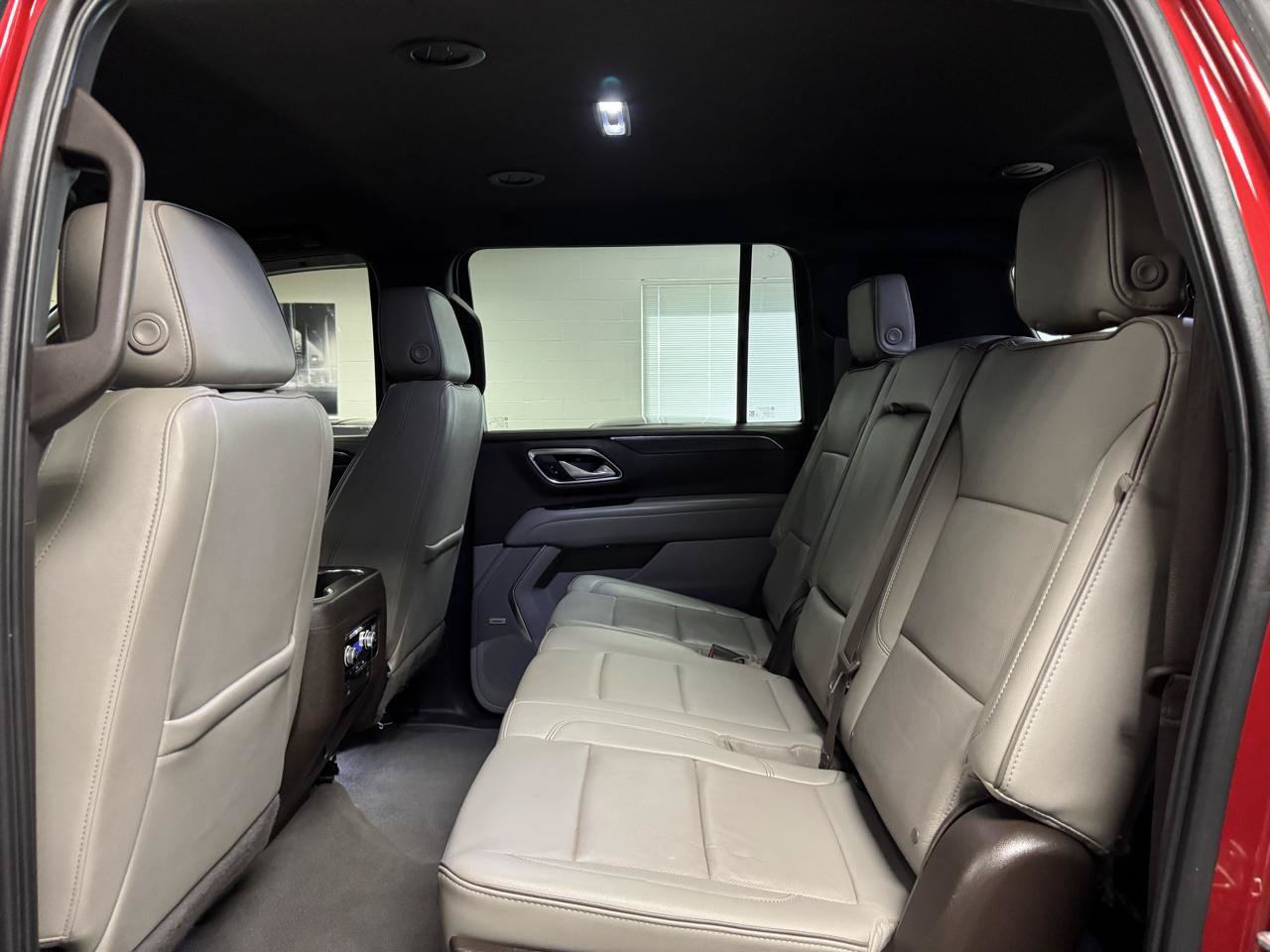 Used 2022 GMC Yukon XL SLT AWD/4WD image 28