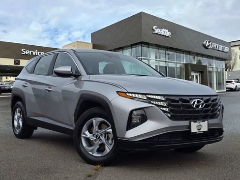 Used 2024 Hyundai Tucson SE AWD/4WD image 1