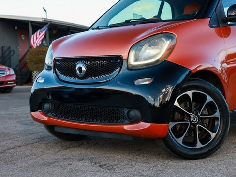 Used 2016 smart fortwo passion image 29