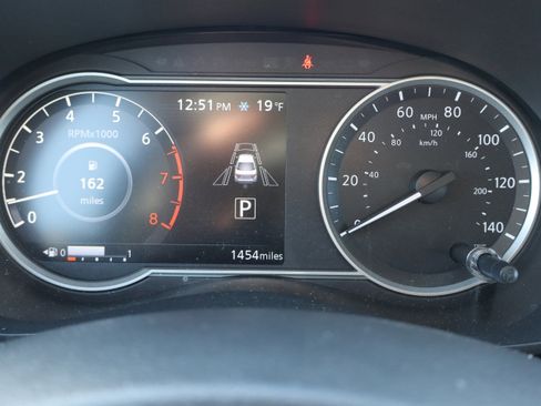 Used 2025 Nissan Versa SR w/ Trunk Package image 24