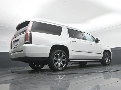 Used 2019 Cadillac Escalade ESV Luxury AWD/4WD image 69